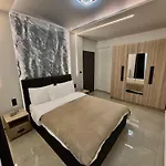 アパート S *